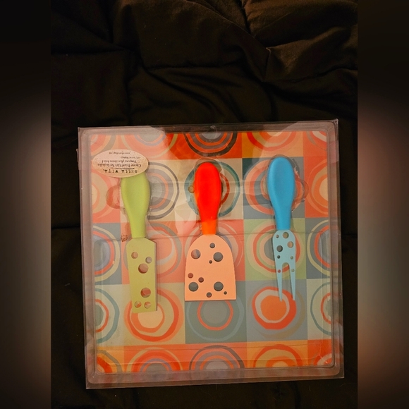 Cheese Board and Knives - Picture 1 of 2